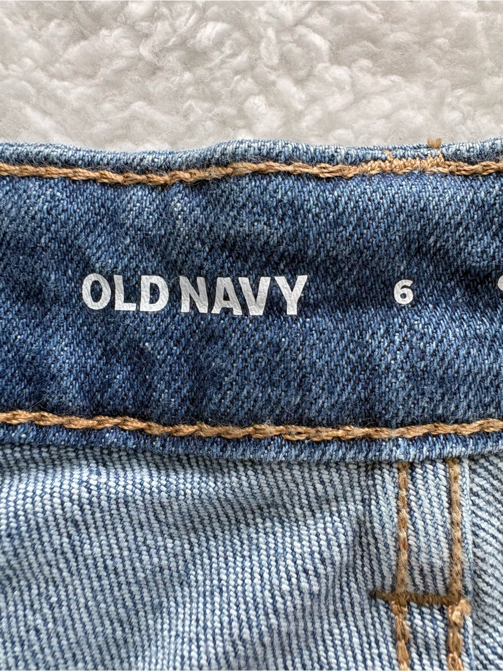 Old Navy High-Rise O.G. Straight Distressed Denim Shorts - Size 6 - Picture 9 of 14